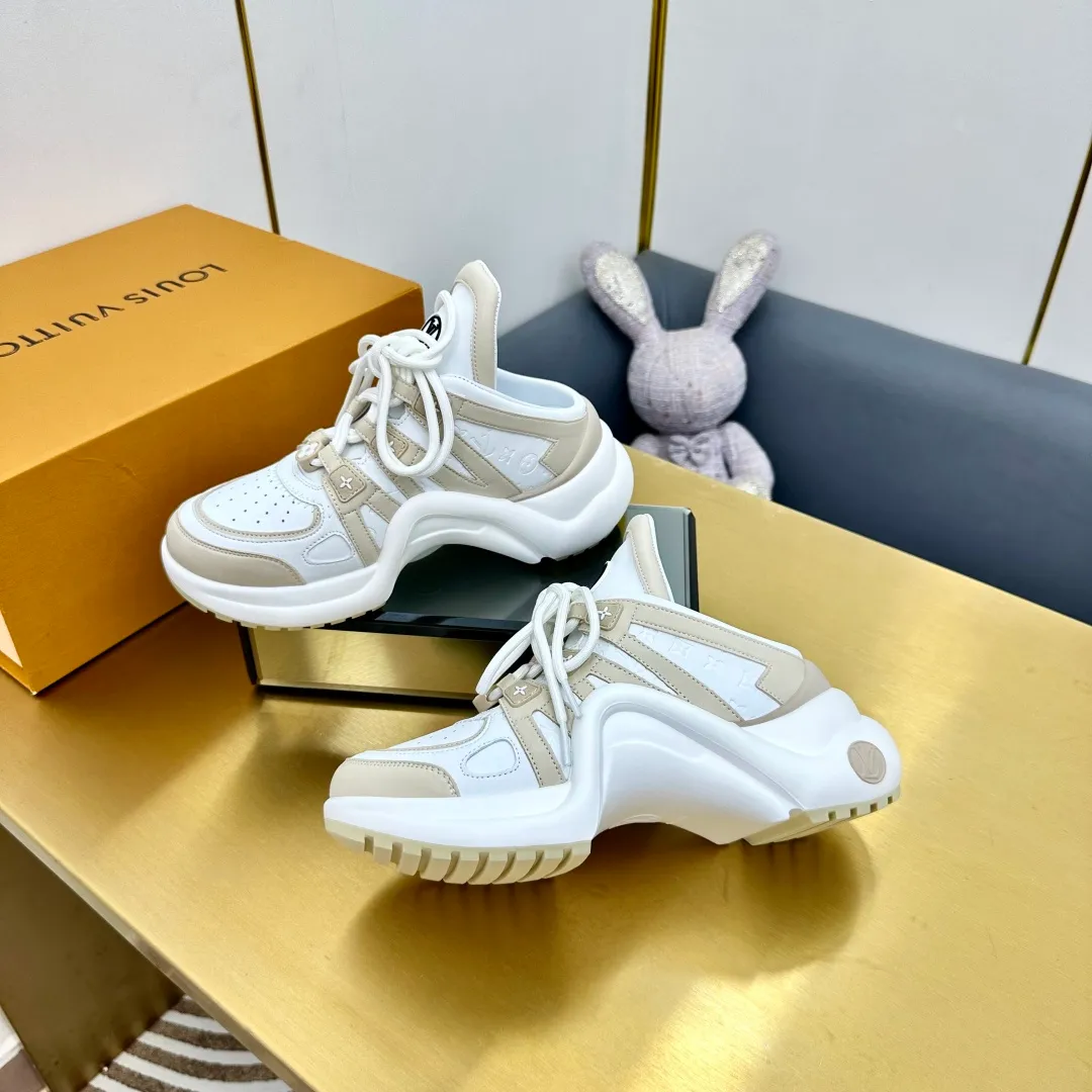 👟👟Ex-factory price 700👟👟 🔥🔥🔥Arch bridge top version LV donkey brand casual sports dad shoes and slippers The bold avant-garde design and the unique wavy outsole make the entire fashion circle coquettish. They are synonymous with new trends. They are touted as the coolest casual sneakers in history. Whoever wears them will become the most handsome person who turns heads. The heel is about 5.5cm high and the heel is about 8mm deep.  🌸 Imported fabric 🐂 leather ➕ Imported 🐐 leather ➕ Imported TPU splicing 🌸 Imported mesh lining ➕ Cow lining Outsole vacuum foaming and TPU combination 🌸 Size women's size 35-41